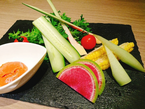 夏野菜のバーニャカウダ　トマト味噌